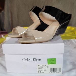 Calvin Klein Heels sz 6.5 patent leather beige/black NIB